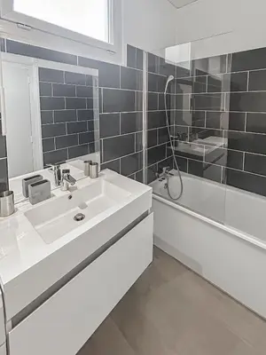 Salle de bains dans l'établissement Moderne et Cosy au coeur de Tours