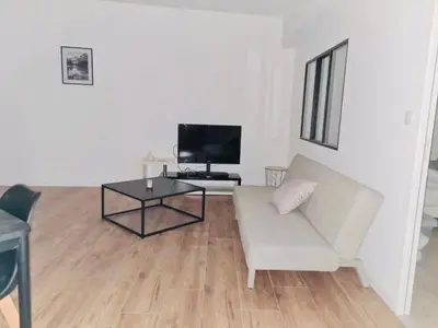 Télévision ou salle de divertissement dans l'établissement Logements 6 pers à 15 minutes d Angers