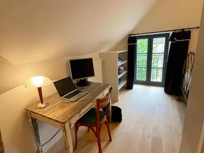 Télévision ou salle de divertissement dans l'établissement Gîte de charme en Touraine avec jardin, proche châteaux de la Loire - FR-1-381-598