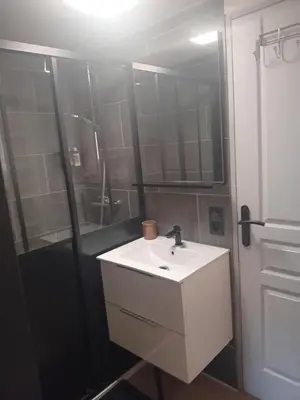 Salle de bains dans l'établissement Maison proche du circuit des 24h du Mans