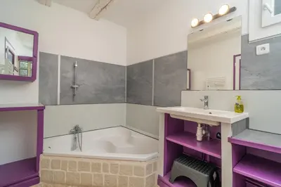 Salle de bains dans l'établissement Gite Le Charme