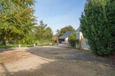 Jardin de l'établissement Maison centre Bourgueil avec piscine 8 p