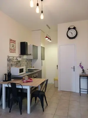 Cuisine ou kitchenette dans l'établissement Centre ville-Rue commerçante