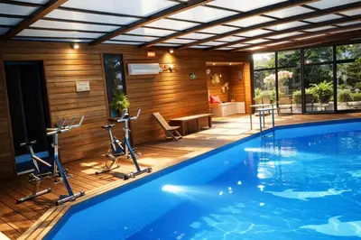 Piscine de l'établissement Les Paillotes de la Haute Mazère ou située à proximité