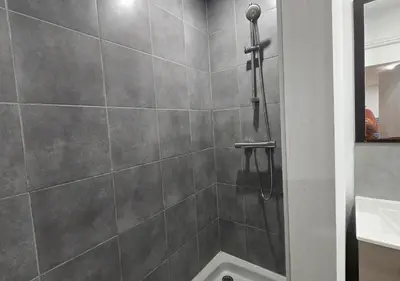 Salle de bains dans l'établissement L'Expérience Tourangelle #1