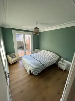 Un ou plusieurs lits dans un hébergement de l'établissement Maison 3ch avec garage