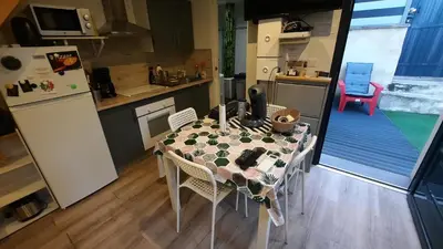 Cuisine ou kitchenette dans l'établissement Maison avec Parking, proche Tours