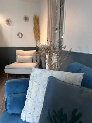 Coin salon dans l'établissement Maison de village sud Touraine avec piscine proche Chinon Azay
