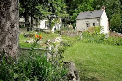 Jardin de l'établissement Charmante maison proche Amboise