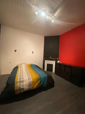 Un ou plusieurs lits dans un hébergement de l'établissement Chambre double 10 min du circuit