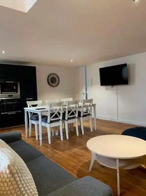 Télévision ou salle de divertissement dans l'établissement Appartement #4 cœur de ville