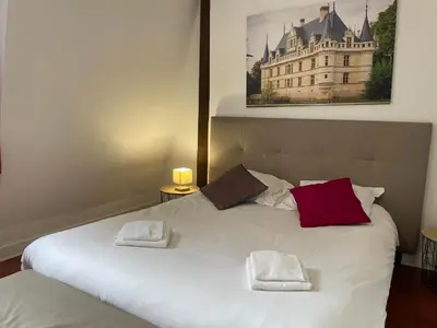 Un ou plusieurs lits dans un hébergement de l'établissement Chambre d'Hôtel Les Trois Lys