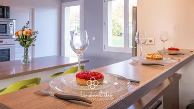 Cuisine ou kitchenette dans l'établissement Cœur de Sarthe - Maison 20pers - Balnéo - BBQ