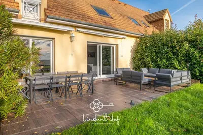 Jardin de l'établissement Cœur de Sarthe - Maison 20pers - Balnéo - BBQ