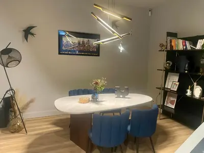 Bibliothèque dans la maison de vacances