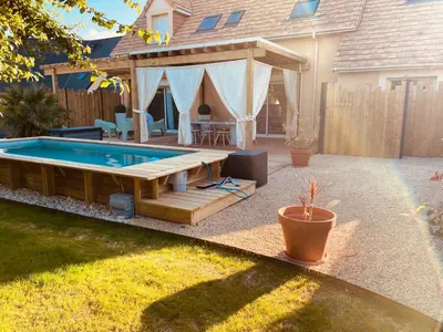 Piscine de l'établissement GARNIER House ou située à proximité