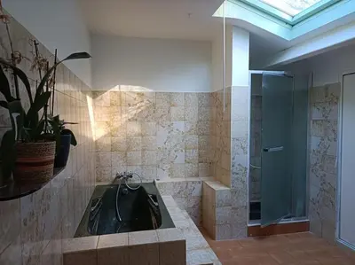 Salle de bains dans l'établissement maison face au château