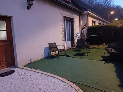 Jardin de l'établissement maison face au château