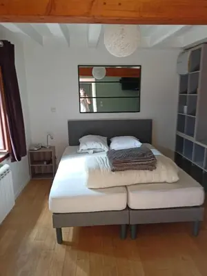 Un ou plusieurs lits dans un hébergement de l'établissement Chambre d'hôte 4 couchages