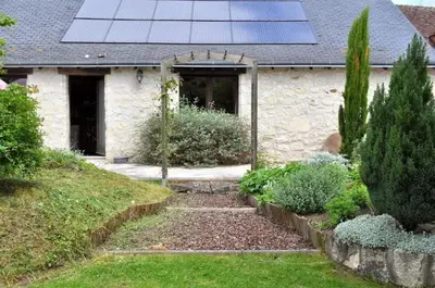 Jardin de l'établissement Maison confortable à Bréhémont avec jardin paisible