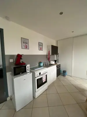 Cuisine ou kitchenette dans l'établissement Logement spacieux 70m2