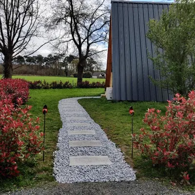Jardin de l'établissement Tipi Dakota des monteaux