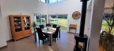 Coin salon dans l'établissement Villa Bugatti - Proximité 24h du Mans