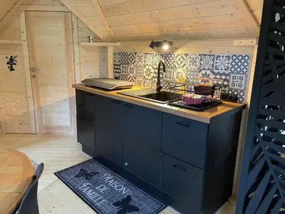 Cuisine ou kitchenette dans l'établissement Kota finlandais avec bain nordique privatif et ferme pédagogique - FR-1-410-457