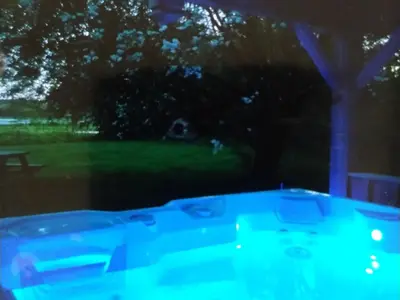 Piscine de l'établissement Cabane Trappeur Lodge avec Jacuzzi et Ferme Pédagogique - FR-1-410-458 ou située à proximité