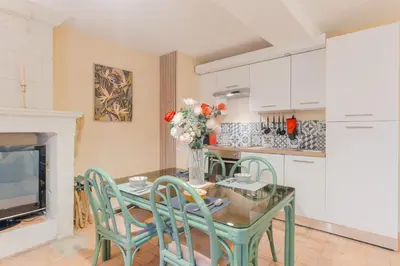 Cuisine ou kitchenette dans l'établissement Gite de la ferme du château 1 - Appt climatisé