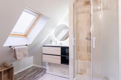 Salle de bains dans l'établissement Gite de la ferme du château 1 - Appt climatisé