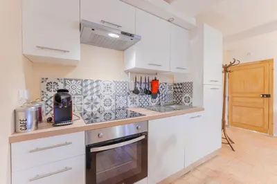 Cuisine ou kitchenette dans l'établissement Gite de la ferme du château 1 - Appt climatisé