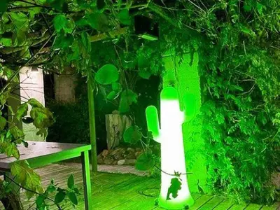 Jardin de l'établissement Gîte de charme avec piscine chauffée, clim et WiFi en Loire - FR-1-381-602