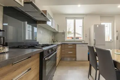 Cuisine ou kitchenette dans l'établissement La maison du centre