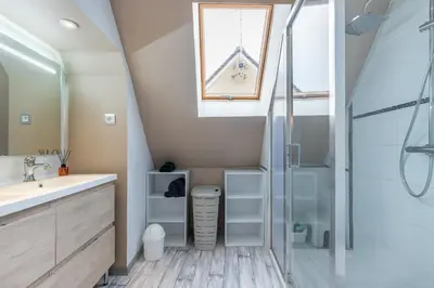 Salle de bains dans l'établissement La maison du centre