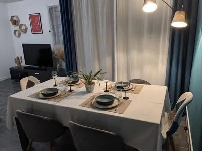 Télévision ou salle de divertissement dans l'établissement Appartement idéal circuit des 24h du Mans
