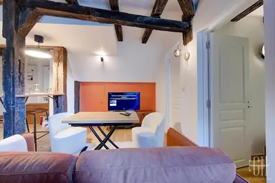 Télévision ou salle de divertissement dans l'établissement Appartement avec 2 chambres, bureau et wifi fibre