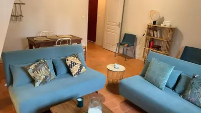Coin salon dans l'établissement Appartement au centre de Richelieu