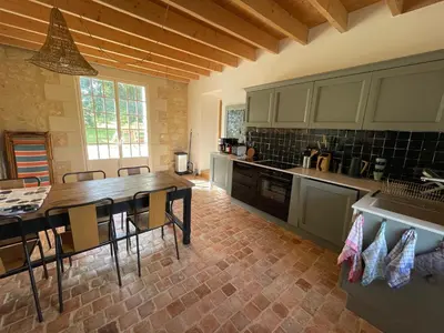 Cuisine ou kitchenette dans l'établissement Manoir de famille Beausoleil