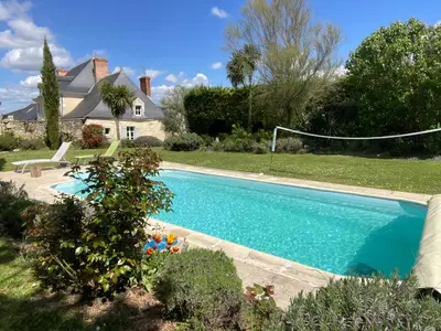 Piscine de l'établissement Manoir des Rosiers ou située à proximité