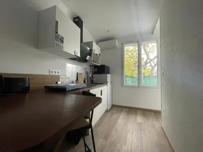 Cuisine ou kitchenette dans l'établissement Studio au calme rénové 2023 avec garage
