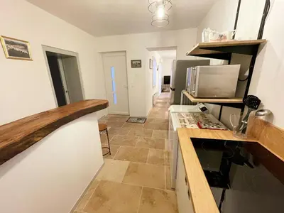 Cuisine ou kitchenette dans l'établissement Gîte Touraine confort moderne avec wifi et parking privé - FR-1-381-603