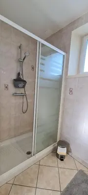 Salle de bains dans l'établissement Gite le petit village 7 kms du Zoo de Beauval