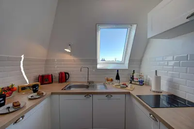 Cuisine ou kitchenette dans l'établissement L'âme de la Renaissance Plumereau - PARKING PRIVÉ