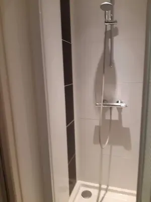 Salle de bains dans l'établissement Studio proche gare - 4