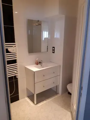 Salle de bains dans l'établissement Magnifique appartement entre centre ville et gare - 5