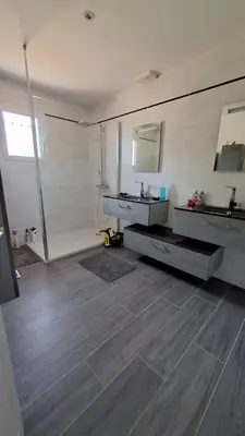 Salle de bains dans l'établissement Évasion