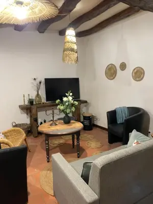 Télévision ou salle de divertissement dans l'établissement La Cristalline
