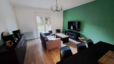 Télévision ou salle de divertissement dans l'établissement Maison 3 chambres Le Mans