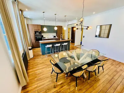 Cuisine ou kitchenette dans l'établissement Le BIG duplex, hypercentre, 4 chambres, spacieux